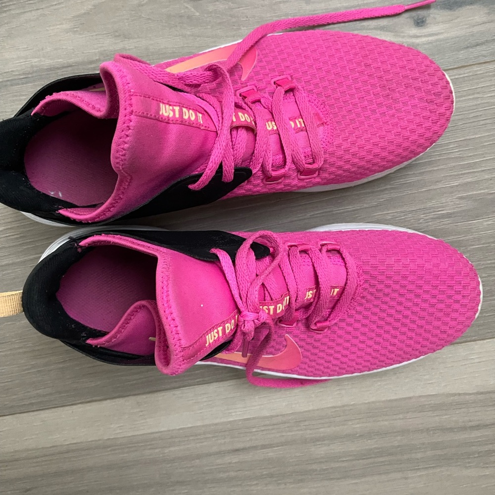 Women’s sneakers, great condition, size 11